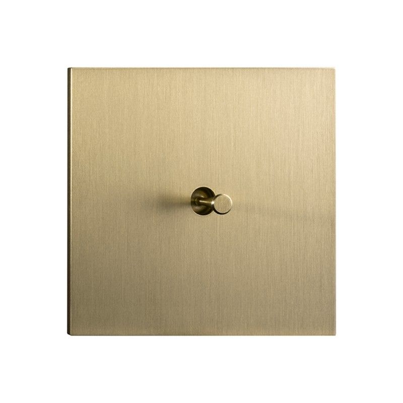 Interruptores y enchufes modelo FACET de Atelier Luxus 1