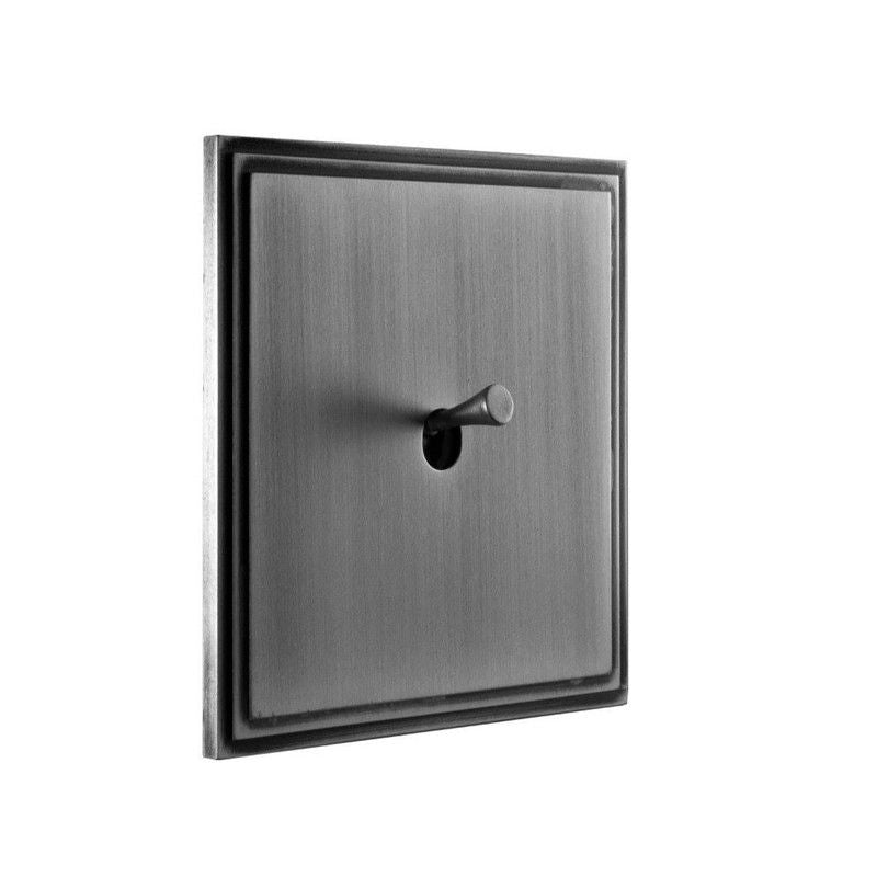 Interruptores y enchufes modelo TIARA de Atelier Luxus 2