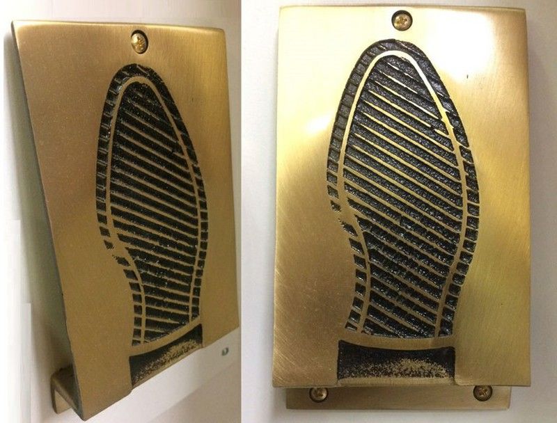 Pedal de empuje para puertas diseño huella 1
