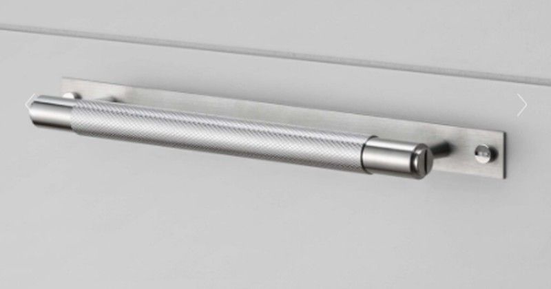 Tirador grafilado de Buster + Punch con placa A2620 2