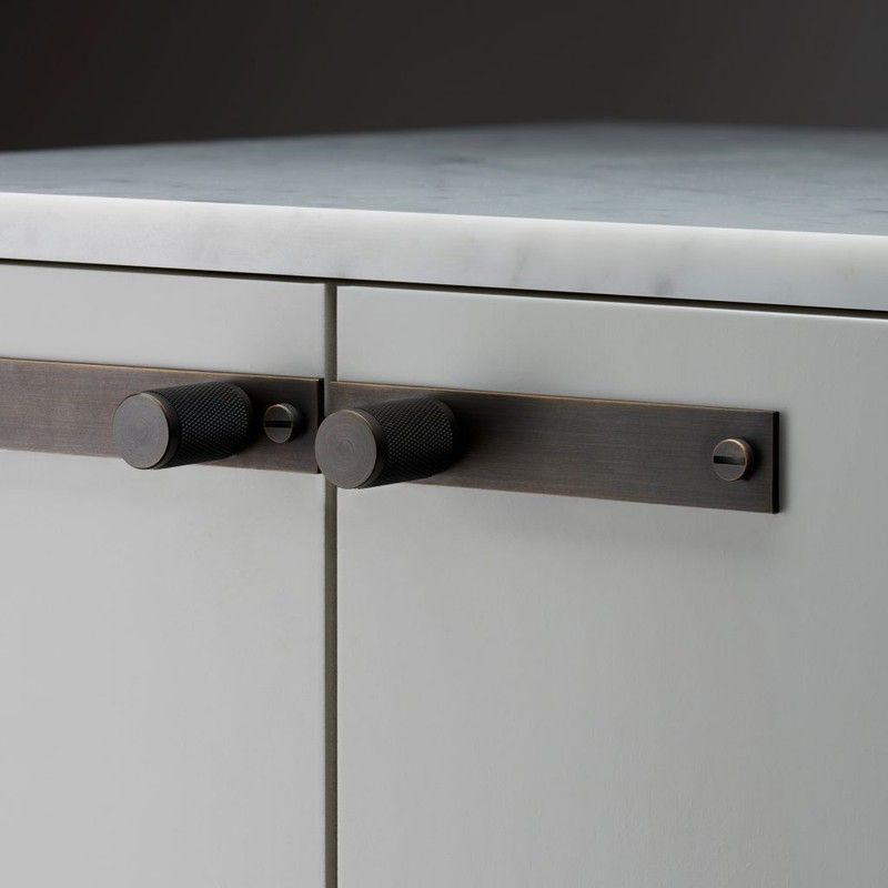 Tirador para mueble Buster + Punch con placa A2661 3